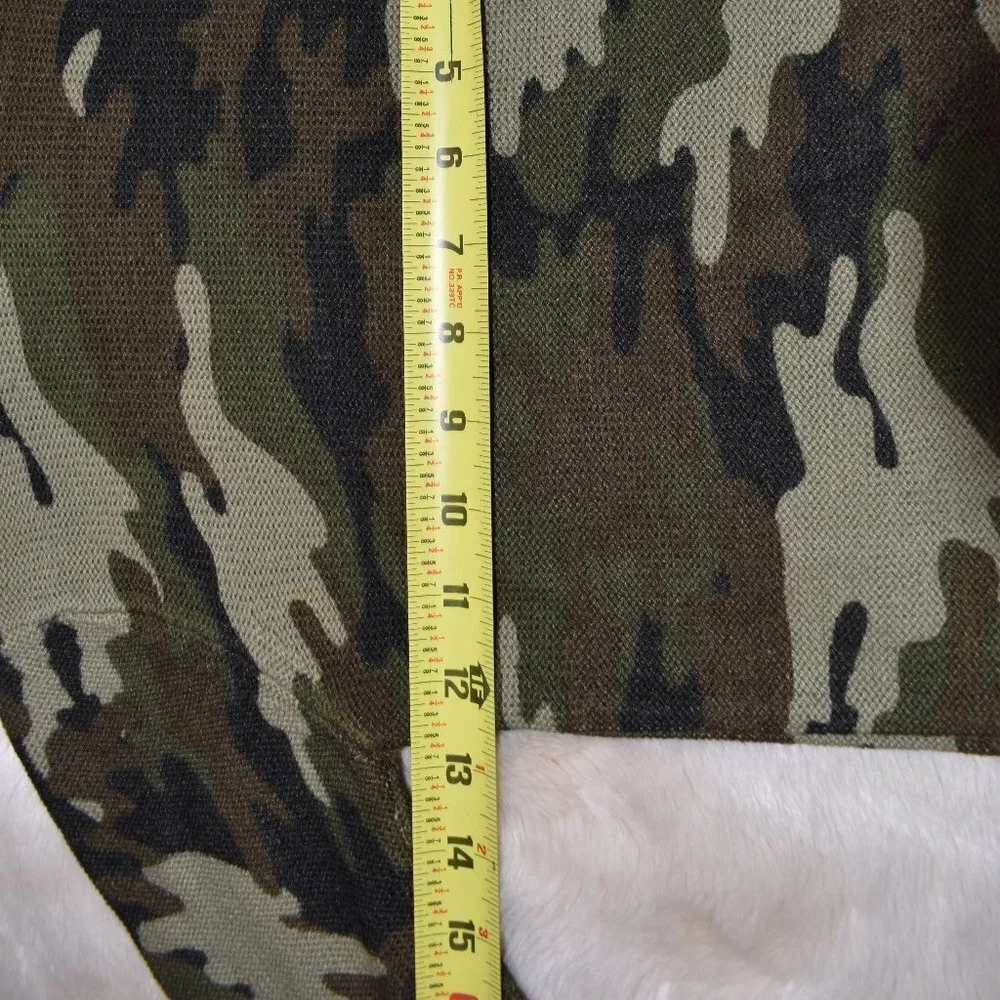 Boys Camo Hooded Sweater Size 5/6 Long Sleeve Knit Green Black